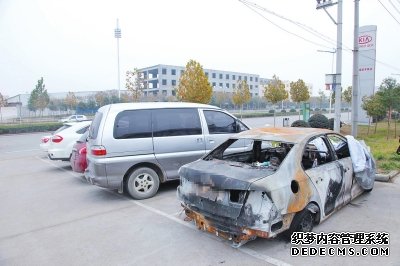 車主不僅將姥姥丟到4S店，也將自燃報廢的車扔到4S店。