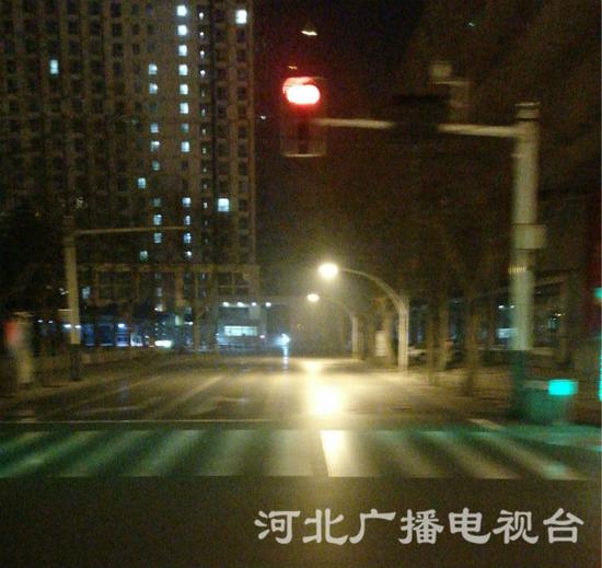 今晨6點，石家莊市裕華路與中華大街附近街景。（張若晨 攝）